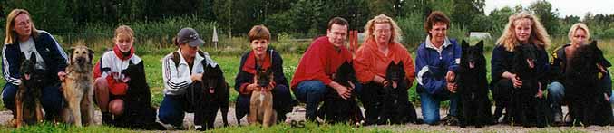 DogsSchoolAug2000.JPG (18313 bytes)