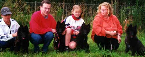 DogsSchoolPpuppiesAug2000.JPG (21243 bytes)